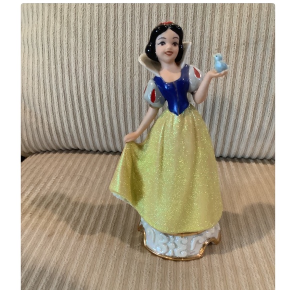 Vintage Disney Snow White 7” Glitter Porcelain Figurine - Picture 1 of 5